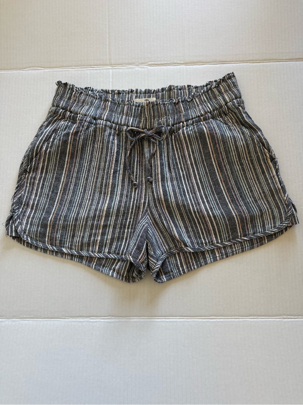 Mason & Belle Paulina Striped Linen Blend Shorts Women’s Size S Gray Pull-On